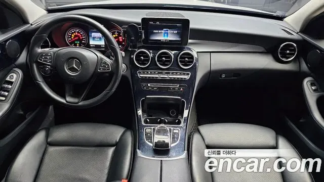 MERCEDES-BENZ C-CLASS W205 2018 — 128 634 км, белый, Корея — под ключ — фото 7