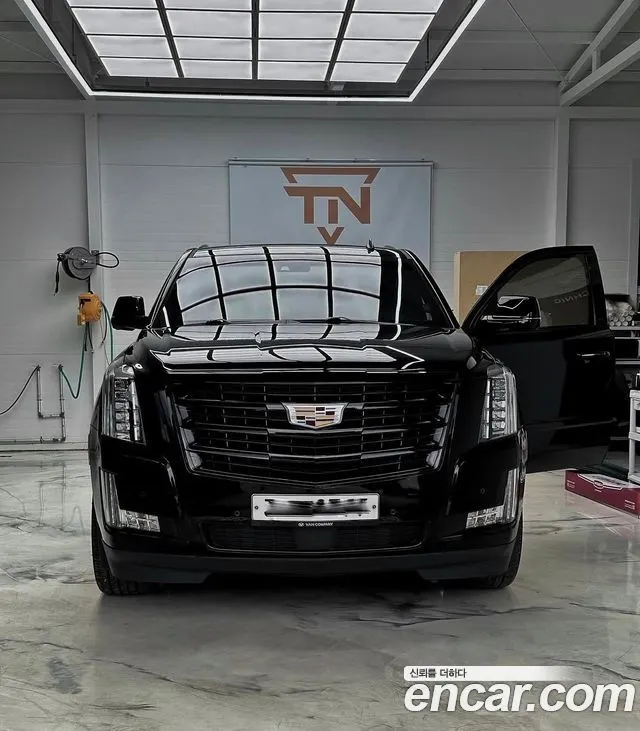 CADILLAC ESCALADE 2015 — 51 300 км, чёрный, Корея — под ключ — фото 1