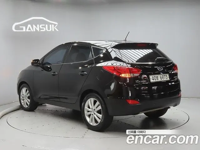 HYUNDAI TUCSON 2011 — 98 232 км, чёрный, Корея — под ключ — фото 2