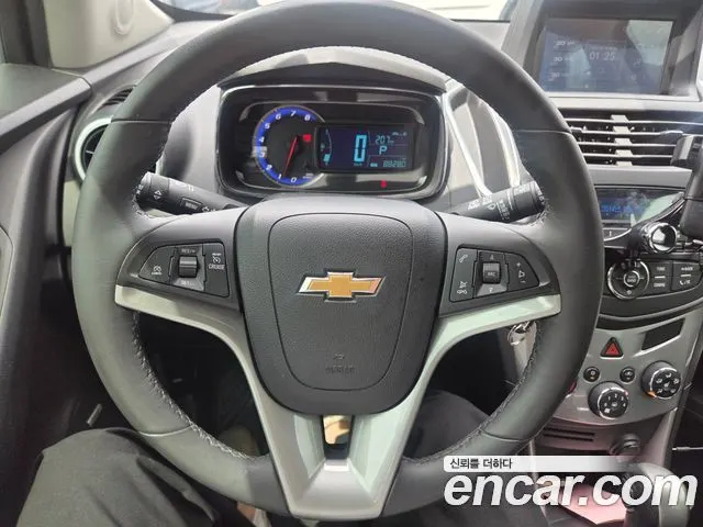 CHEVROLET TRAX 2015 — 88 280 км, белый, Корея — под ключ — фото 8