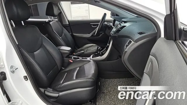HYUNDAI AVANTE 2015 — 178 921 км, белый, Корея — под ключ — фото 12