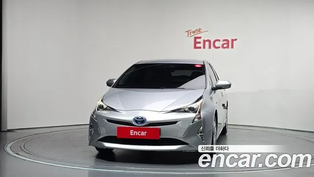 TOYOTA PRIUS 2018 — 77 240 км, серебристо-серый, Корея — под ключ — фото 3