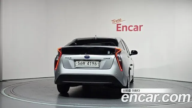 TOYOTA PRIUS 2018 — 77 240 км, серебристо-серый, Корея — под ключ — фото 4