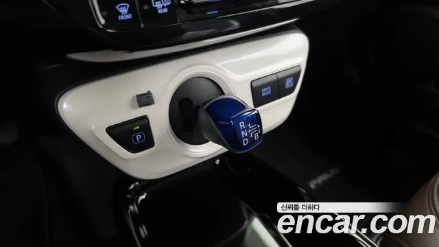 TOYOTA PRIUS 2018 — 77 240 км, серебристо-серый, Корея — под ключ — фото 9