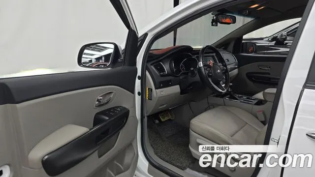 KIA CARNIVAL 2019 — 98 961 км, белый, Корея — под ключ — фото 10