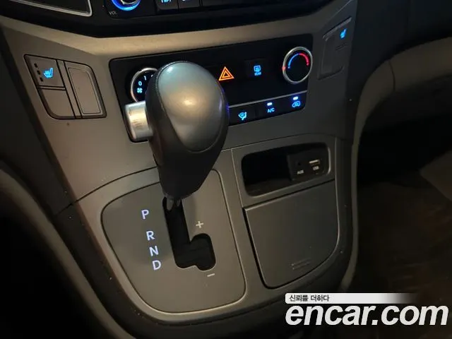 HYUNDAI GRAND STAREX 2018 — 127 000 км, серебристый, Корея — под ключ — фото 10