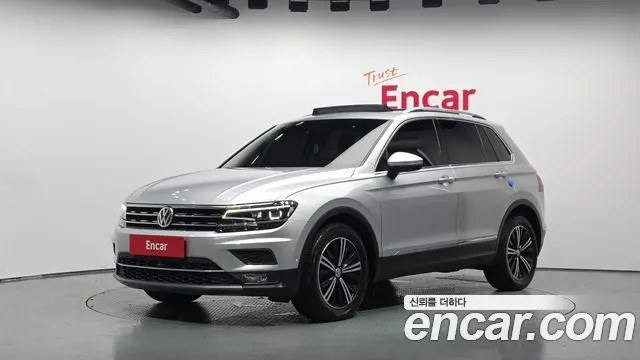 VOLKSWAGEN TIGUAN 2018 — 130 006 км, Корея — под ключ — фото 1