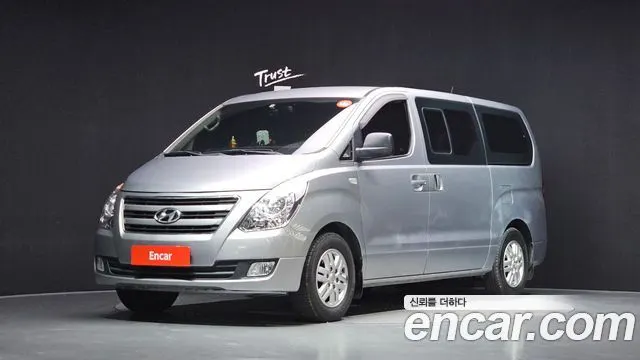 HYUNDAI GRAND STAREX 2018 — 126 971 км, серебристо-серый, Корея — под ключ — фото 1
