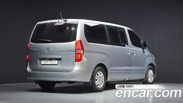 HYUNDAI GRAND STAREX 2018 — 126 971 км, серебристо-серый, Корея — под ключ — фото 2