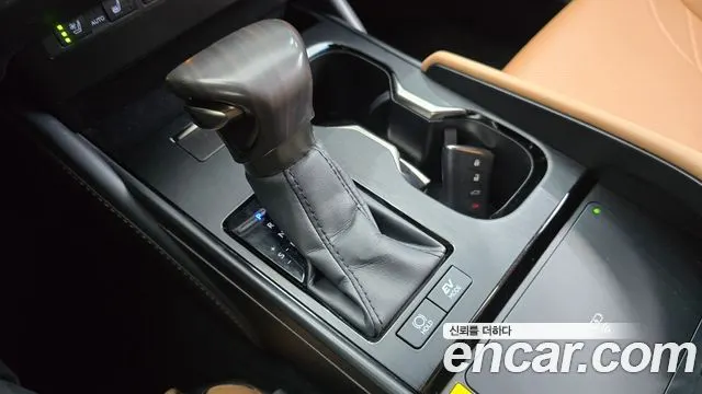 LEXUS ES300H 2024 — 72 732 км, серебристо-серый, Корея — под ключ — фото 9