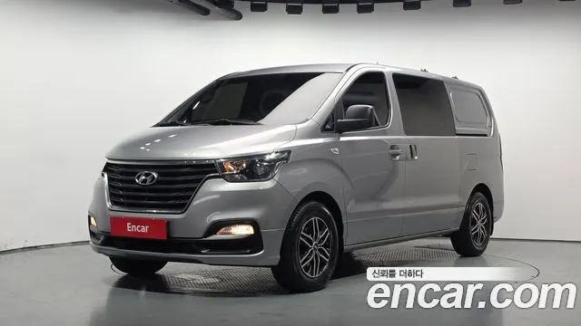 HYUNDAI GRAND STAREX 2019 — 168 307 км, серебристый, Корея — под ключ — фото 1