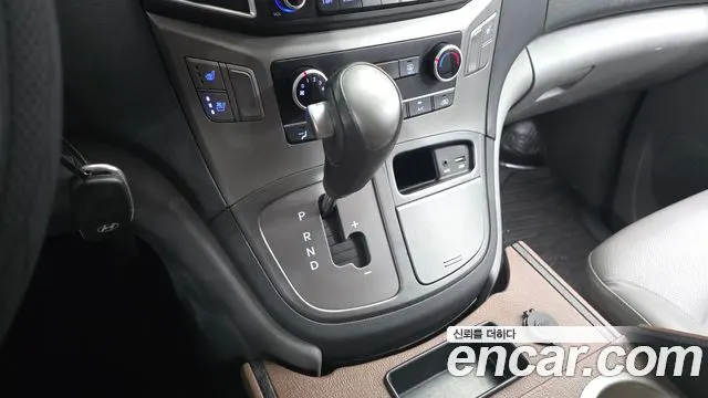 HYUNDAI GRAND STAREX 2019 — 168 307 км, серебристый, Корея — под ключ — фото 9