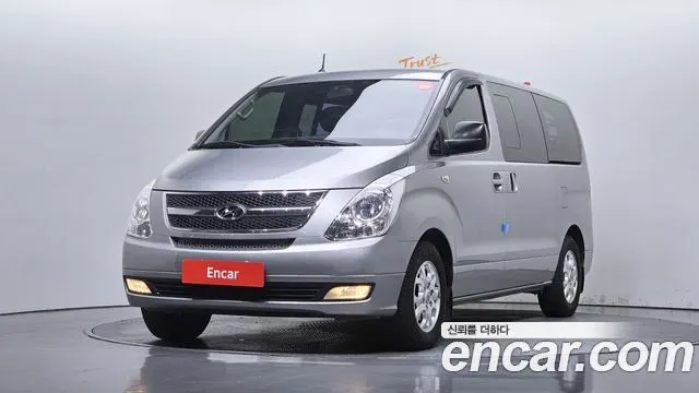 HYUNDAI GRAND STAREX 2012 — 107 756 км, серебристый, Корея — под ключ — фото 1