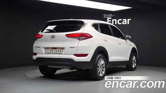 HYUNDAI TUCSON 2016 — 157 366 км, белый, Корея — под ключ — фото 2
