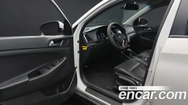 HYUNDAI TUCSON 2016 — 157 366 км, белый, Корея — под ключ — фото 10