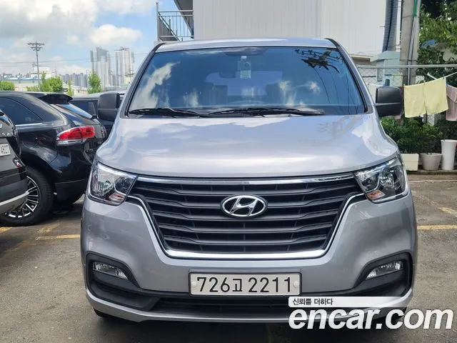 HYUNDAI GRAND STAREX 2019 — 93 042 км, серебристо-серый, Корея — под ключ — фото 1