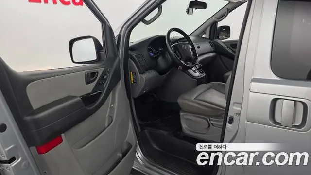 HYUNDAI GRAND STAREX 2017 — 97 869 км, серебристый, Корея — под ключ — фото 10