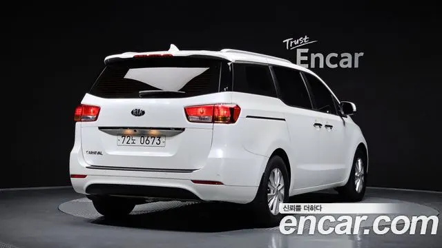 KIA CARNIVAL 2017 — 46 319 км, белый, Корея — под ключ — фото 1
