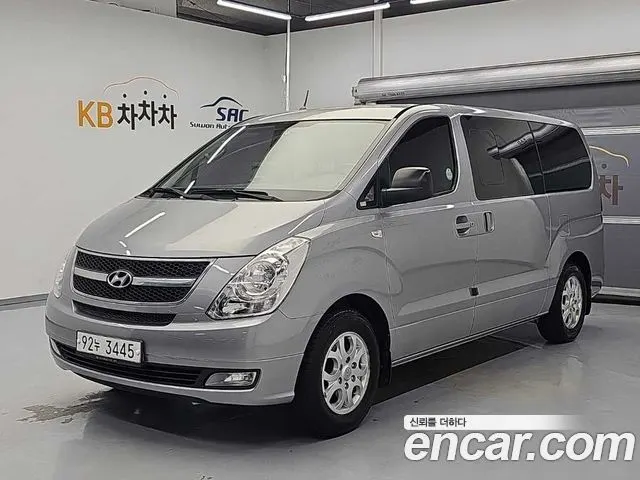 HYUNDAI GRAND STAREX 2014 — 46 220 км, серебристый, Корея — под ключ — фото 1