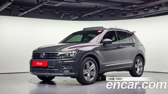 VOLKSWAGEN TIGUAN 2018 — 173 196 км, серый, Корея — под ключ — фото 1