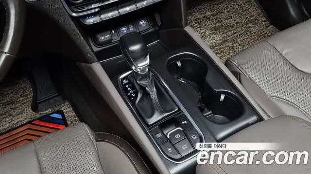HYUNDAI SANTA FE 2019 — 127 709 км, белый, Корея — под ключ — фото 9