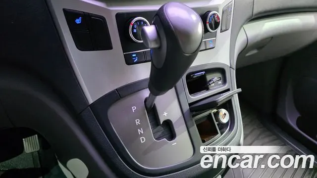 HYUNDAI GRAND STAREX 2018 — 126 218 км, серебристо-серый, Корея — под ключ — фото 9