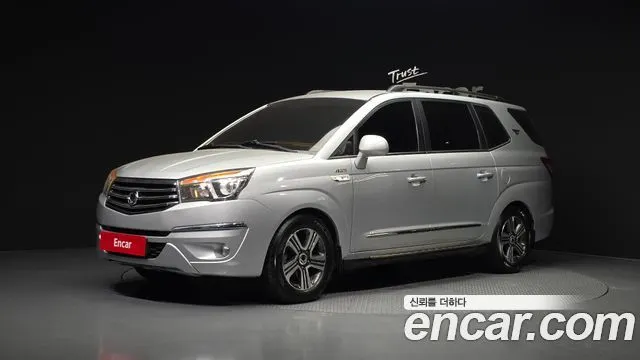 KGM KORANDO TURISMO 2015 — 187 117 км, серебристо-серый, Корея — под ключ — фото 1