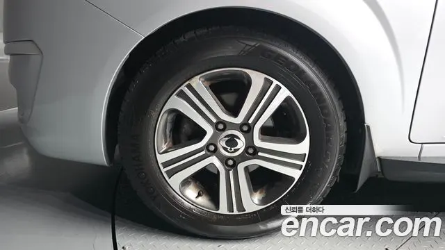 KGM KORANDO TURISMO 2015 — 187 117 км, серебристо-серый, Корея — под ключ — фото 5