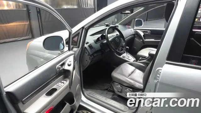 KGM KORANDO TURISMO 2015 — 187 117 км, серебристо-серый, Корея — под ключ — фото 10