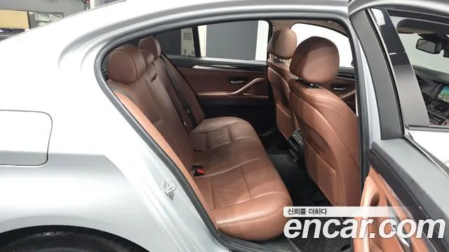 BMW 5 SERIES 2016 — 238 438 км, серебристо-серый, Корея — под ключ — фото 12