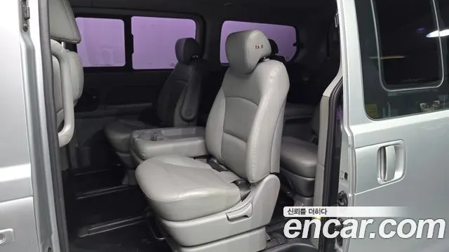 HYUNDAI GRAND STAREX 2015 — 157 233 км, серебристый, Корея — под ключ — фото 11