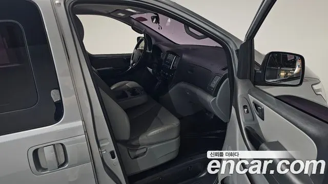 HYUNDAI GRAND STAREX 2019 — 23 650 км, серебристый, Корея — под ключ — фото 11