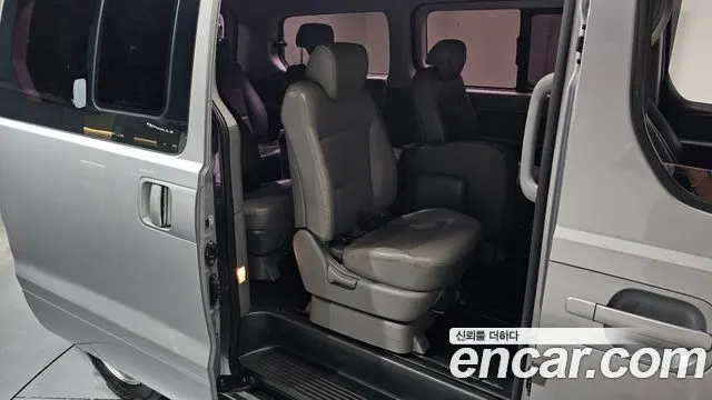 HYUNDAI GRAND STAREX 2019 — 23 650 км, серебристый, Корея — под ключ — фото 12