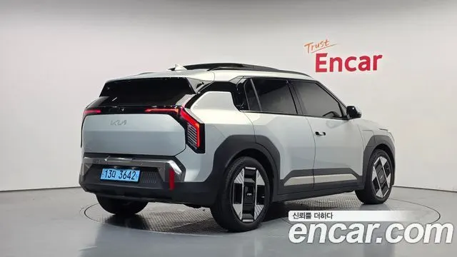 KIA EV3 2025 — 18 177 км, серебристо-серый, Корея — под ключ — фото 2