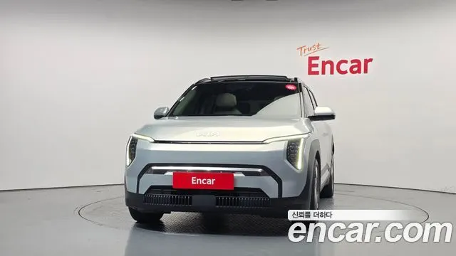 KIA EV3 2025 — 18 177 км, серебристо-серый, Корея — под ключ — фото 3