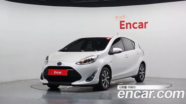 TOYOTA PRIUS C 2019 — 37 106 км, белый, Корея — под ключ — фото 1