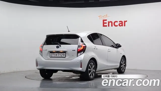 TOYOTA PRIUS C 2019 — 37 106 км, белый, Корея — под ключ — фото 2