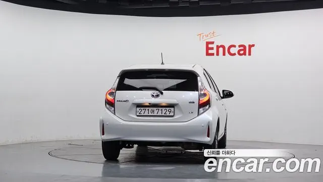 TOYOTA PRIUS C 2019 — 37 106 км, белый, Корея — под ключ — фото 4