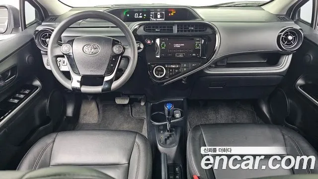 TOYOTA PRIUS C 2019 — 37 106 км, белый, Корея — под ключ — фото 7