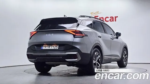 KIA SPORTAGE HYBRID 2023 — 67 487 км, серебристо-серый, Корея — под ключ — фото 2