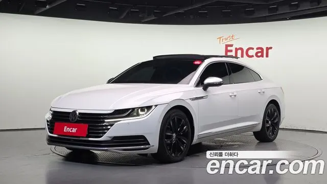 VOLKSWAGEN ARTEON 2019 — 127 189 км, белый, Корея — под ключ — фото 1