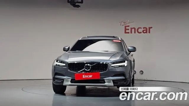 VOLVO V90 CROSS COUNTRY 2019 — 65 251 км, серебристо-серый, Корея — под ключ — фото 3