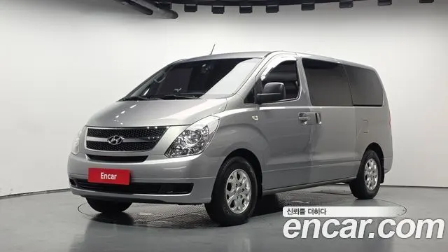 HYUNDAI GRAND STAREX 2015 — 159 578 км, серебристый, Корея — под ключ — фото 1