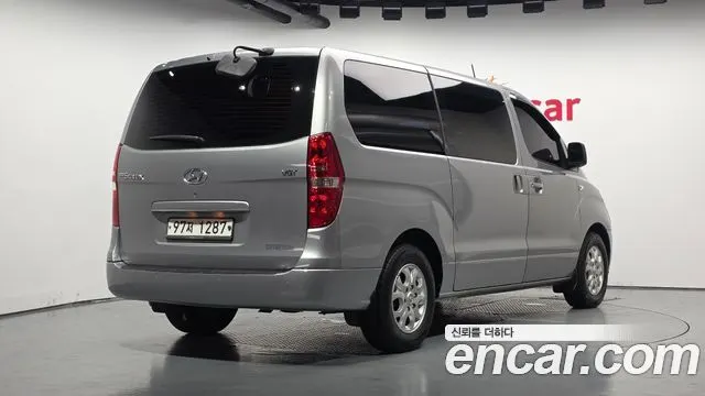 HYUNDAI GRAND STAREX 2015 — 159 578 км, серебристый, Корея — под ключ — фото 2