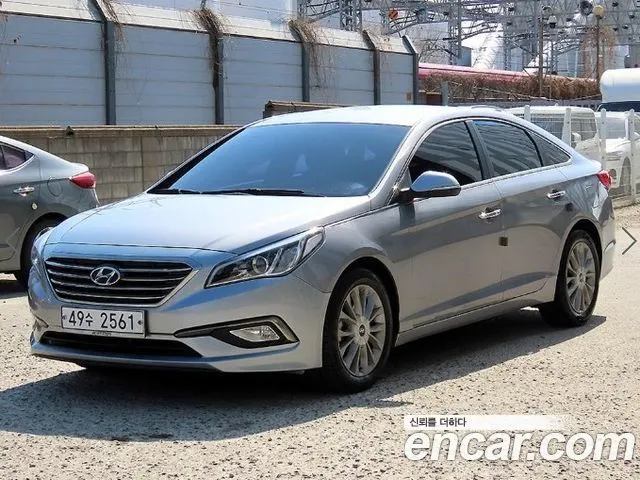 HYUNDAI SONATA 2015 — 82 592 км, серебристый, Корея — под ключ — фото 1