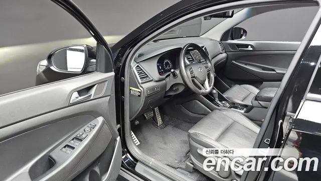 HYUNDAI TUCSON 2018 — 135 453 км, чёрный, Корея — под ключ — фото 11