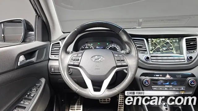 HYUNDAI TUCSON 2018 — 135 453 км, чёрный, Корея — под ключ — фото 12