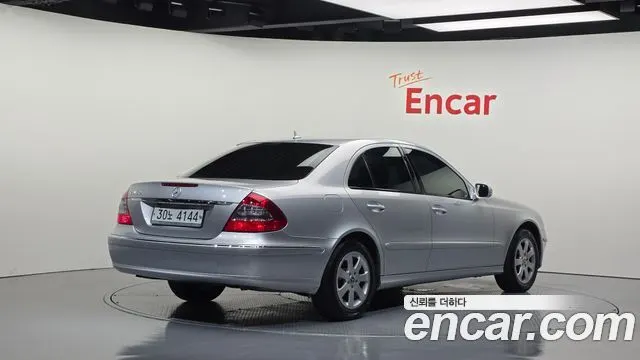 MERCEDES-BENZ E-CLASS W211 2008 — 193 777 км, серебристо-серый, Корея — под ключ — фото 2