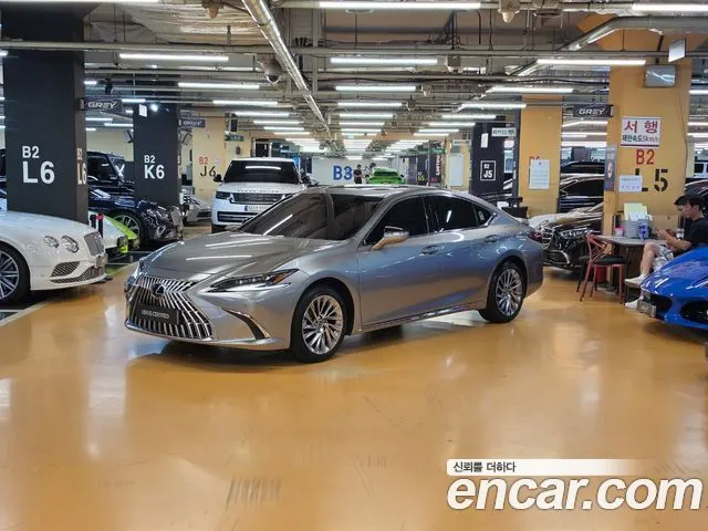 LEXUS ES300H 2026 — 10 007 км, светло-золотистый, Корея — под ключ — фото 1