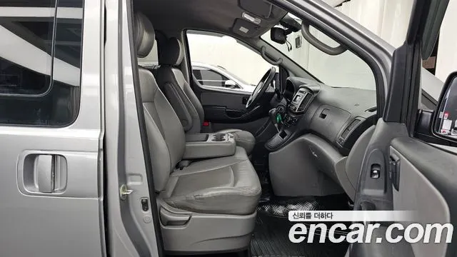 HYUNDAI GRAND STAREX 2016 — 141 832 км, серебристый, Корея — под ключ — фото 11